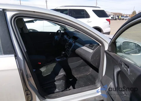 2009 Volkswagen Passat Komfort from USA, damaged, VIN WVWJK73C49P035612